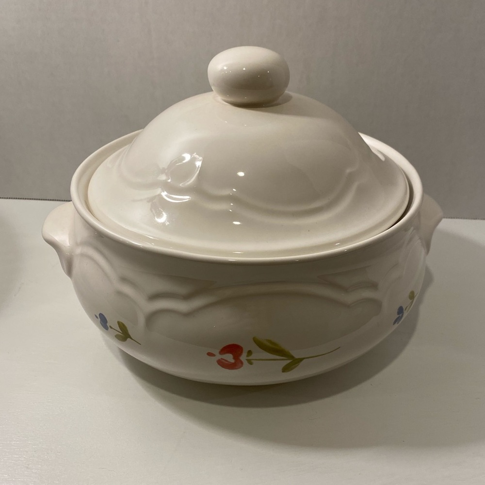 Pfaltzgraff Garland 2 Qt. Covered Casserole Dish
